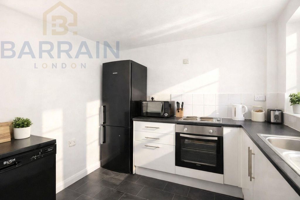 Property photo 3 of 10 Beckton E6 House For Sale By Barrain London Estate Agency