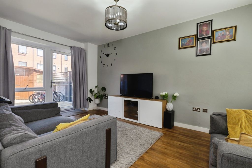 Property photo 2 of 18 Pbox-Img.Jpg