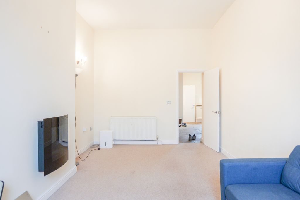 Property photo 3 of 37