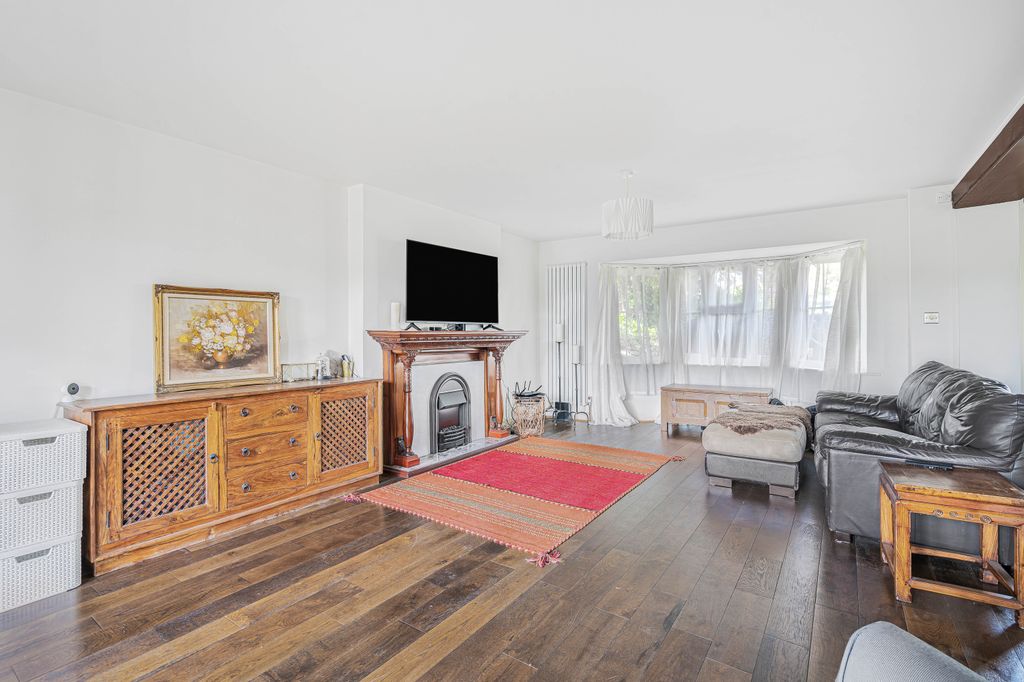 Property photo 3 of 32