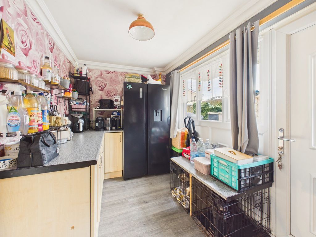 Property photo 3 of 13 4958745