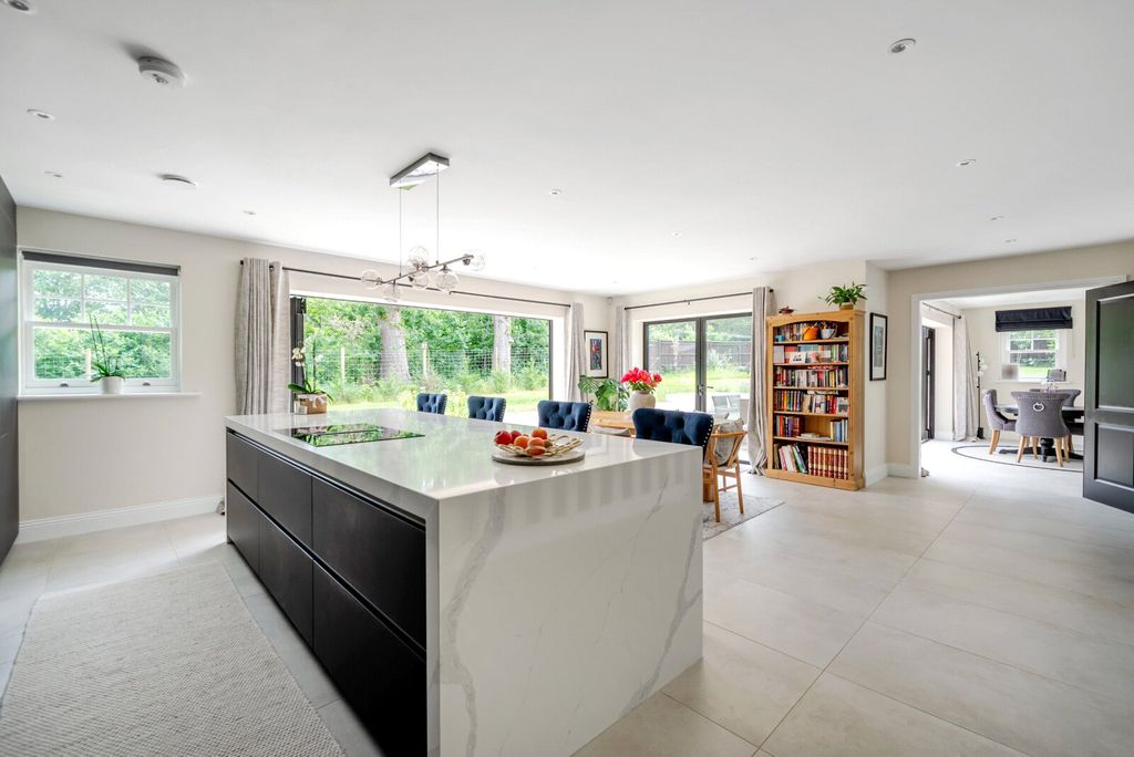 Property photo 3 of 31 Kitchen/Dining Room
