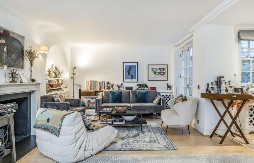 Property photo 1 of 7 31 Gloucester Place Mews 1 11.02 .Png