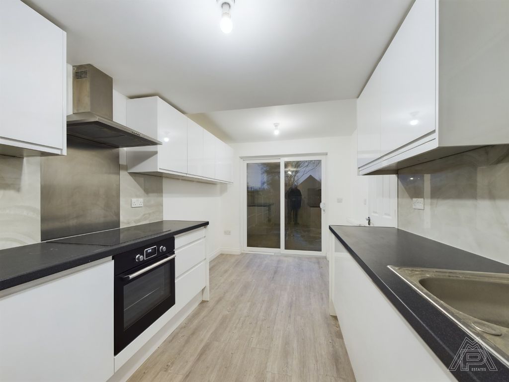 Property photo 2 of 9 4166083