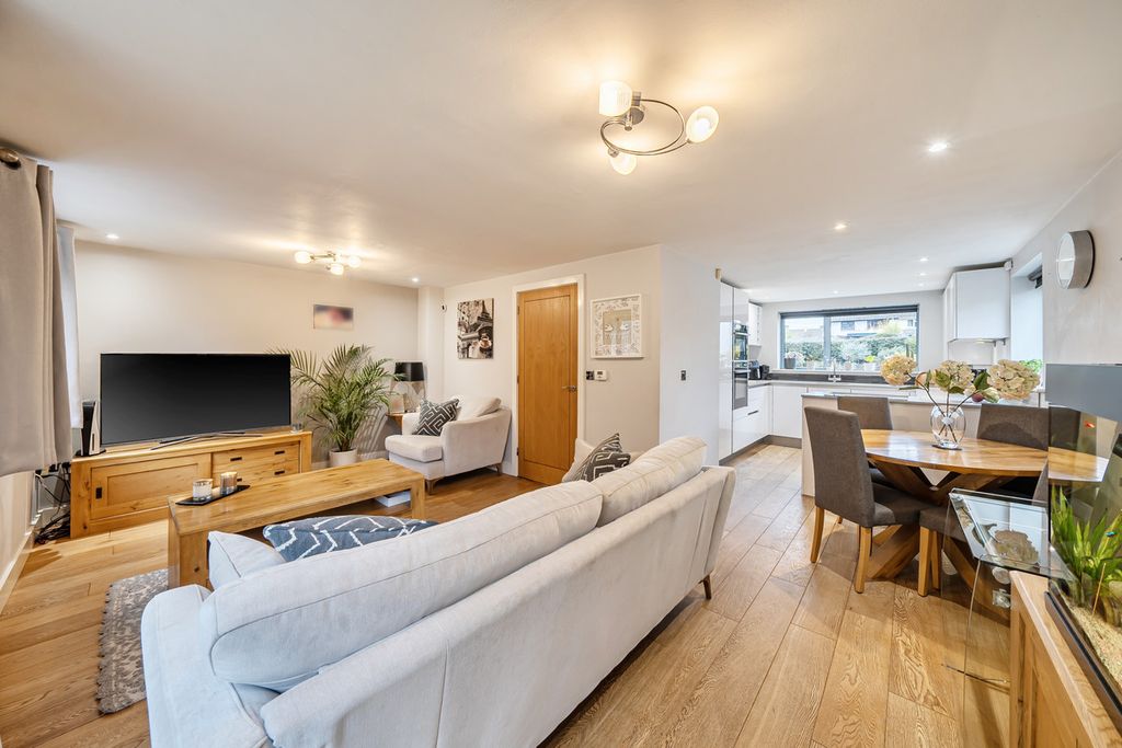 Property photo 3 of 21