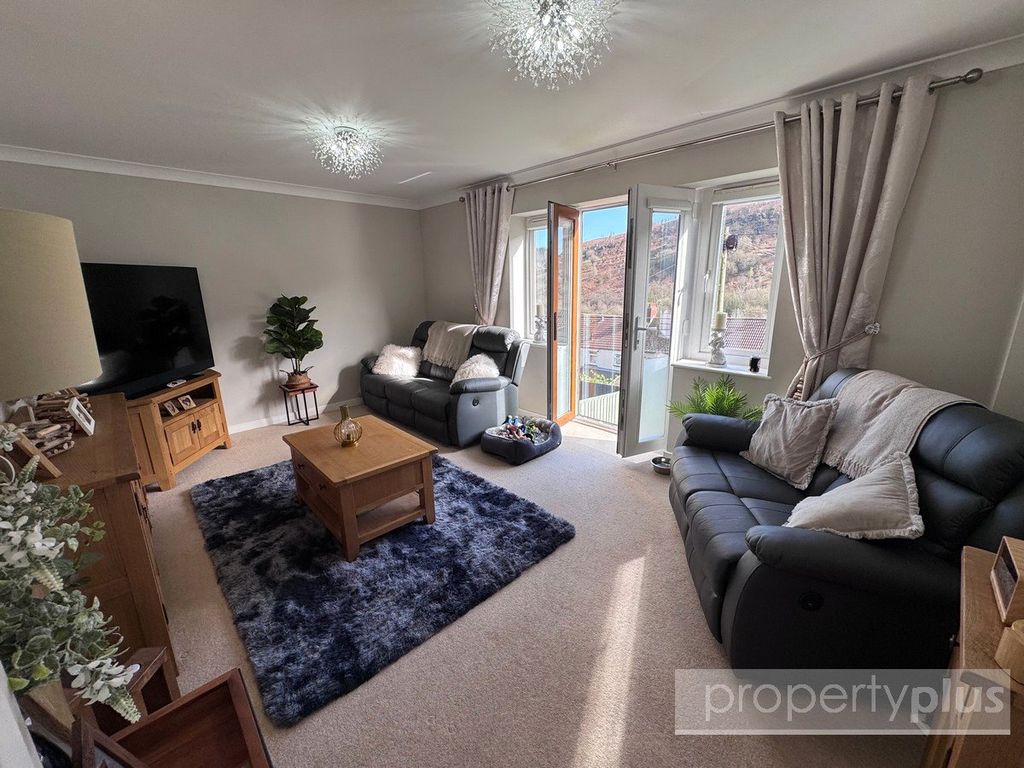 Property photo 2 of 27 Picture No. 19