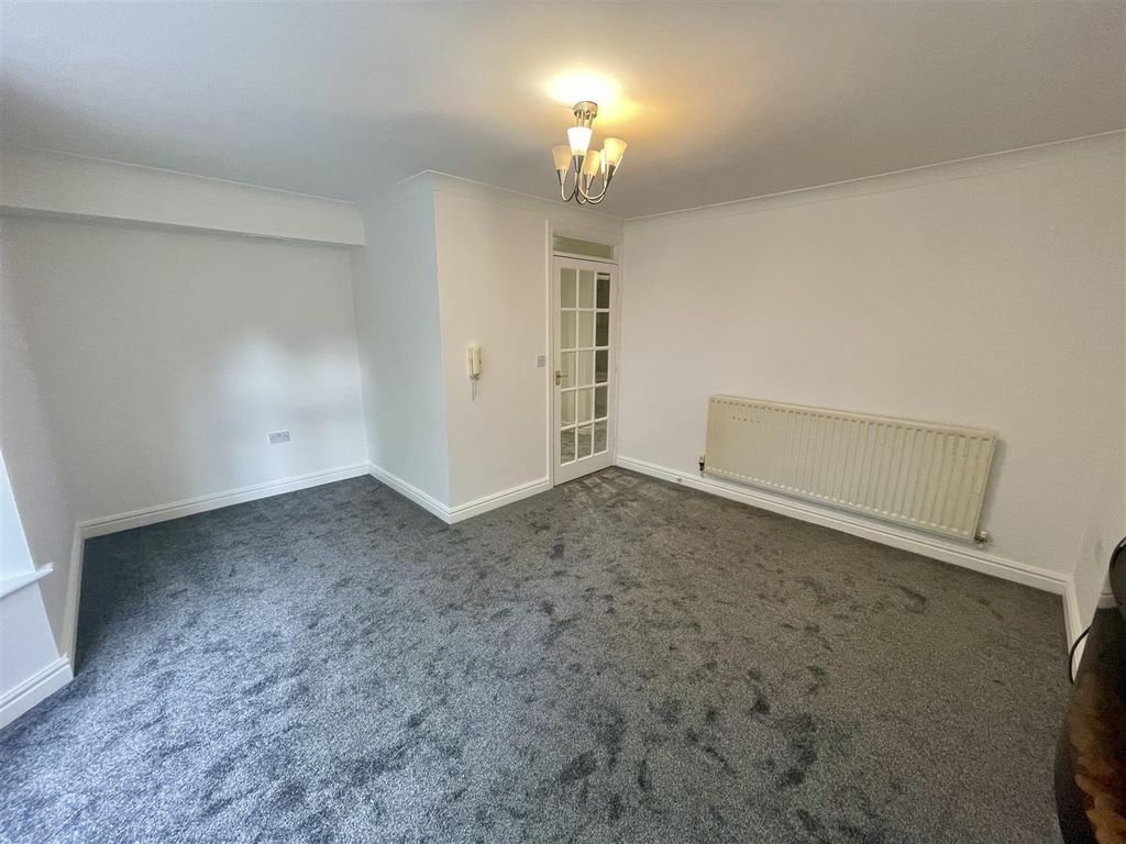 Property photo 3 of 9 Lounge/Diner