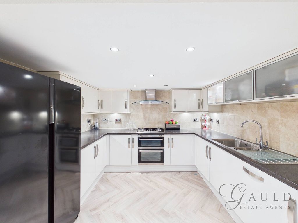 Property photo 3 of 28 Guest Kitchen