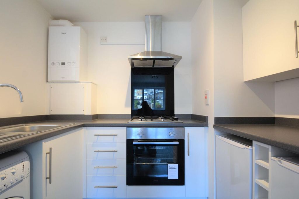 Property photo 2 of 8 Kitchen
