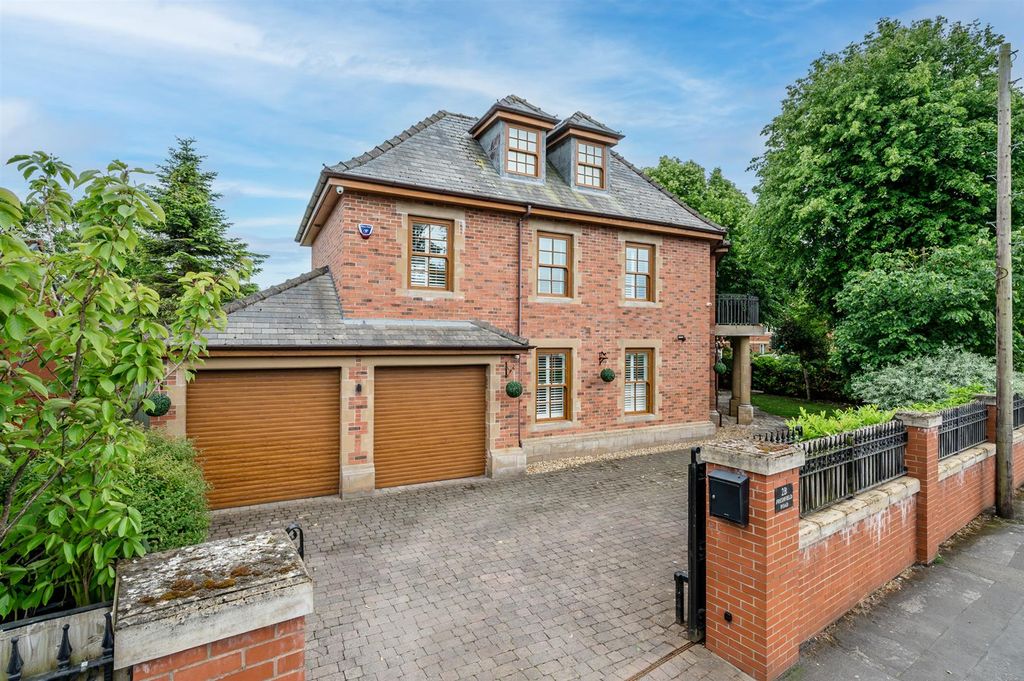 Property photo 2 of 56 Freshfield Road-18.Jpg