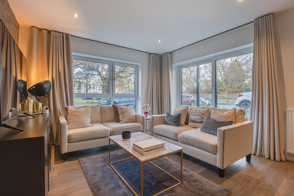 Property photo 3 of 14 Livingangle1