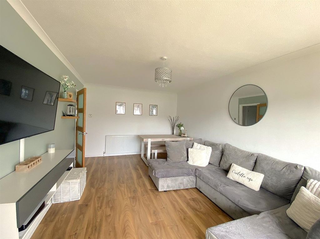 Property photo 2 of 11 10 Belmaine Ct - Lounge2.Jpg