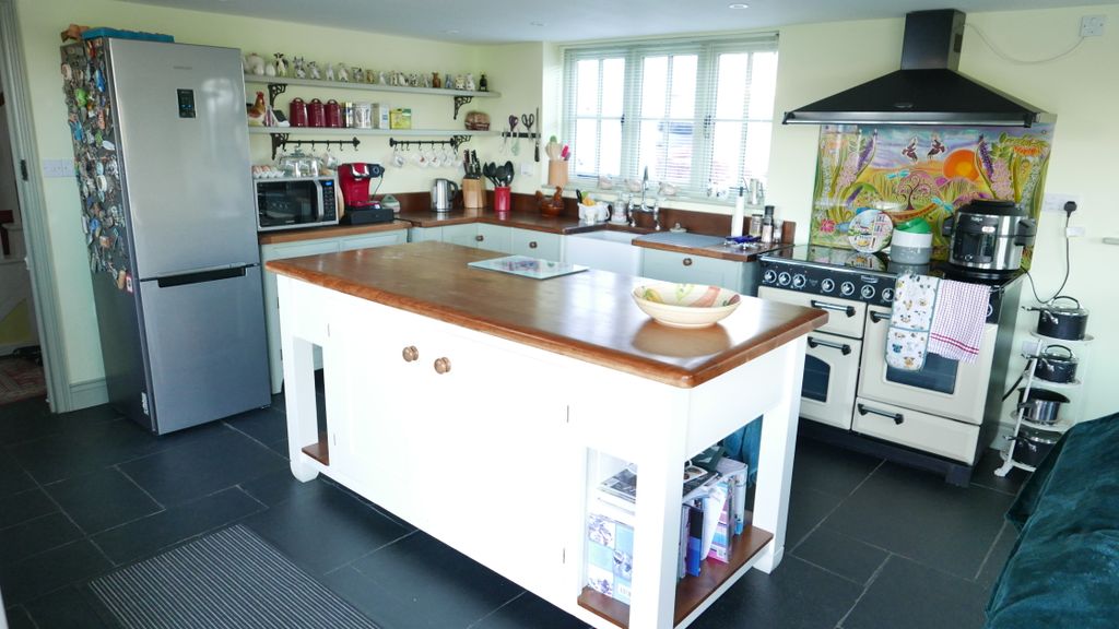 Property photo 2 of 37