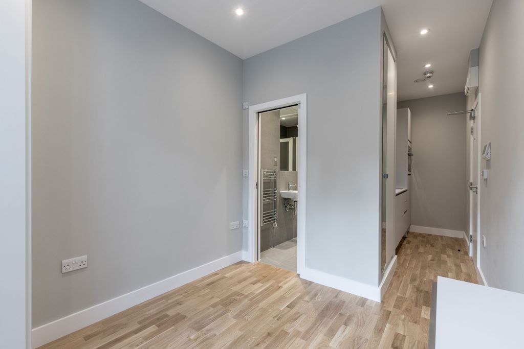 Property photo 3 of 10 Lounge