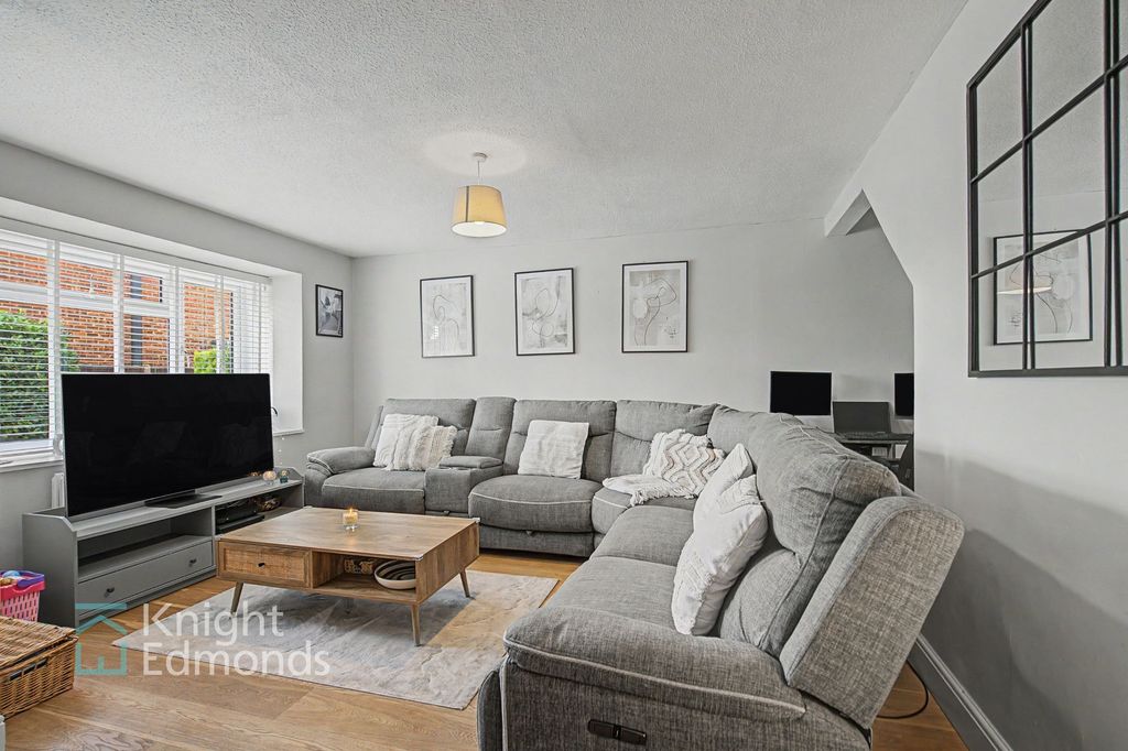 Property photo 2 of 14 Lounge