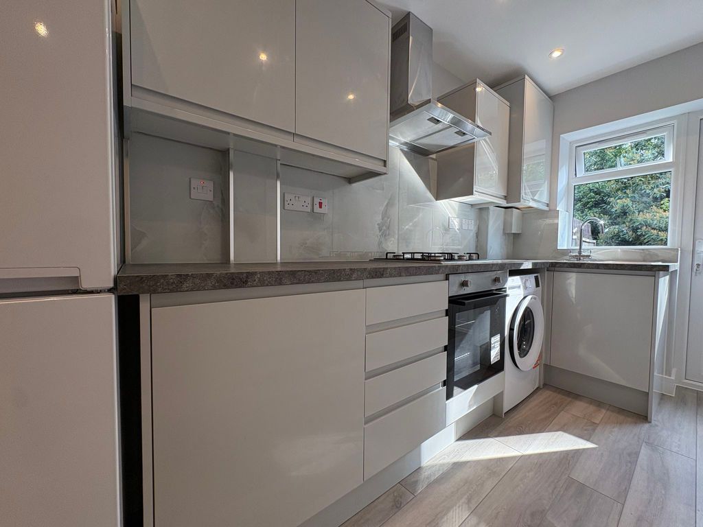 Property photo 1 of 8 Photo 8