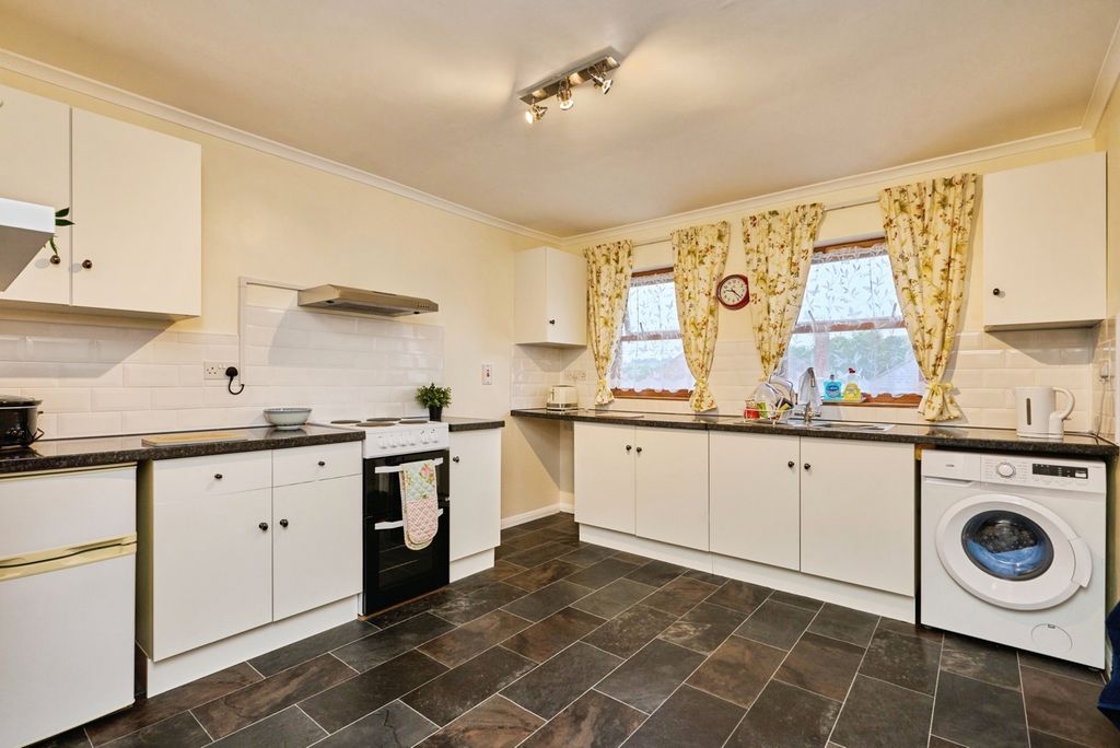 Property photo 3 of 17 Kitchen/Diner