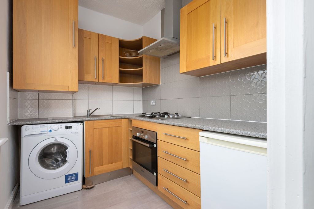 Property photo 3 of 16 Kitchen