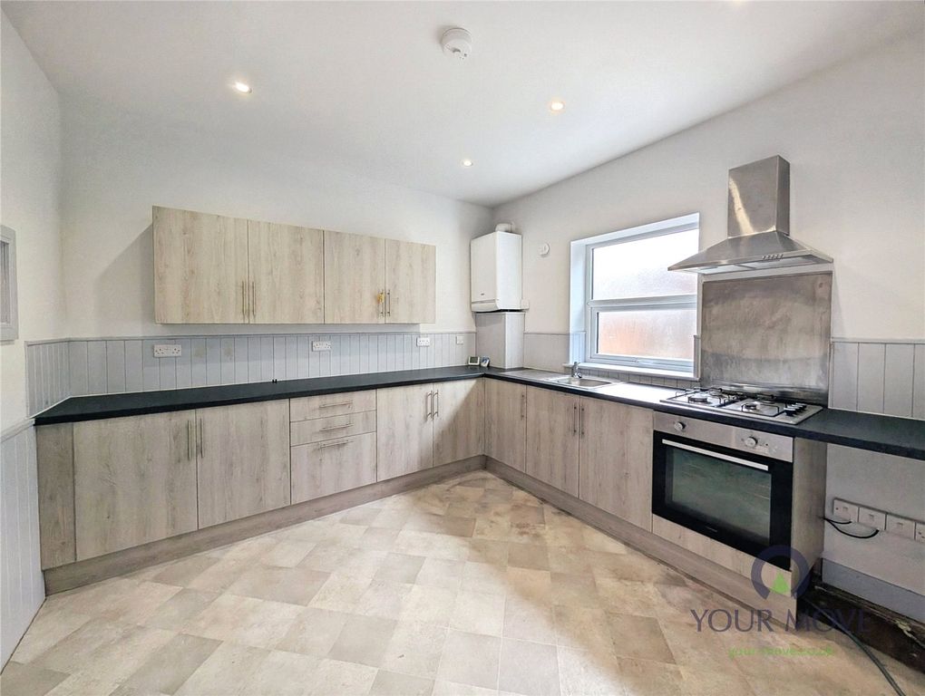 Property photo 2 of 10 Kitchen