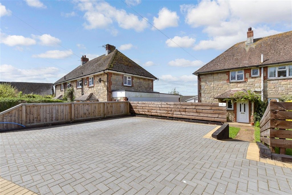 Property photo 2 of 16 Driveway/Parking