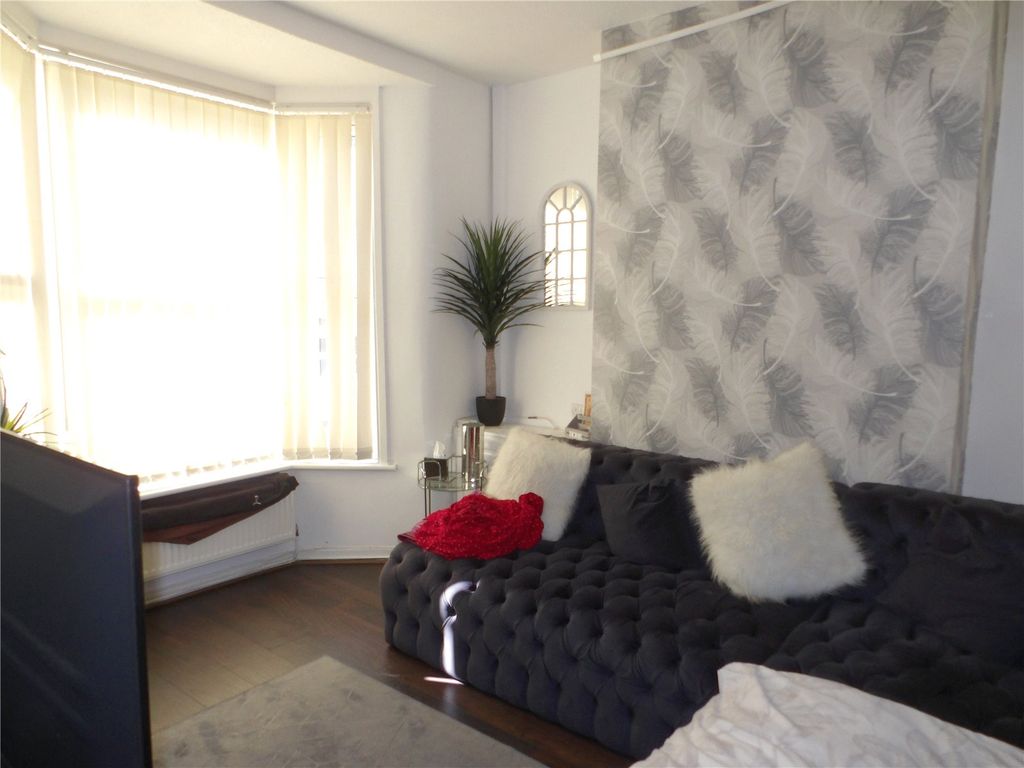 Property photo 3 of 7 Picture No. 06