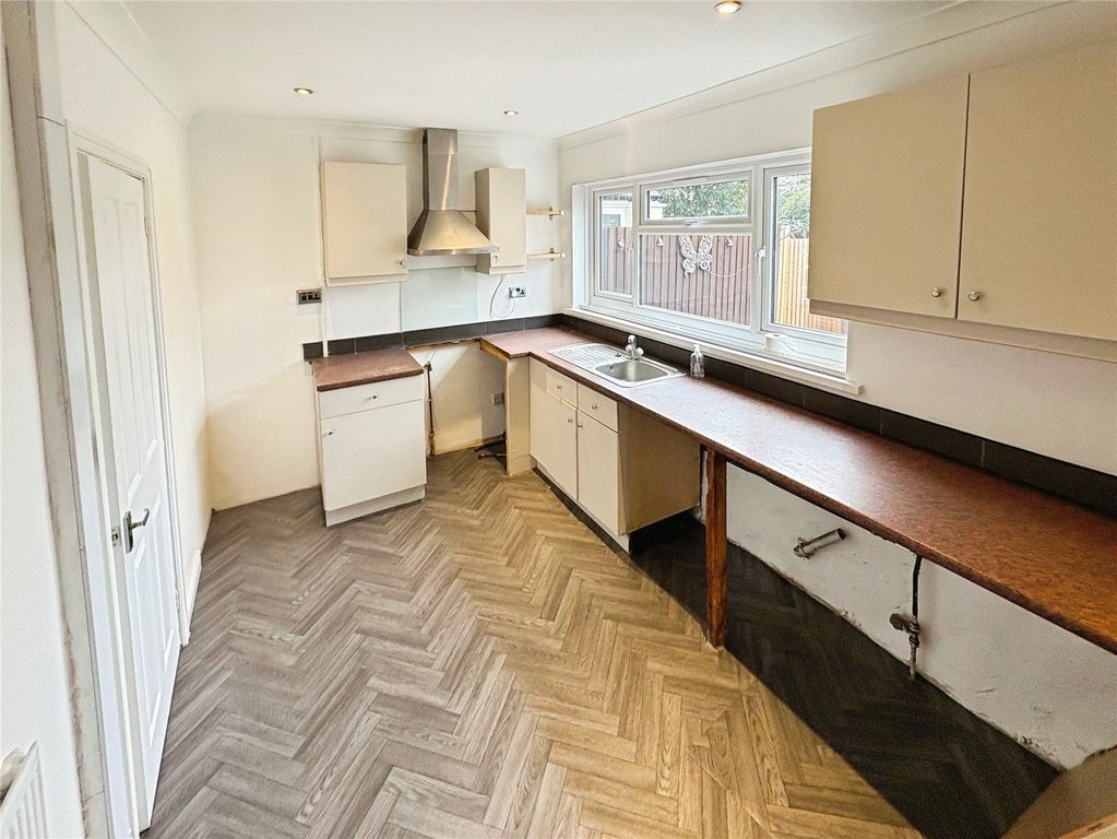 Property photo 3 of 9 Dining Kitchen