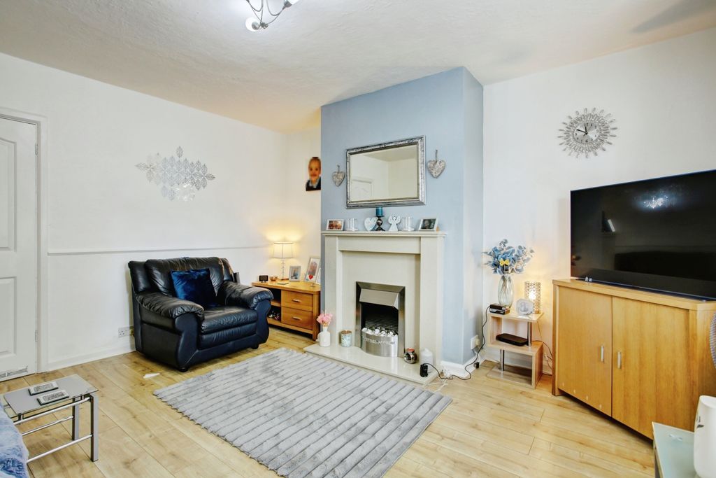 Property photo 1 of 15 Living Room