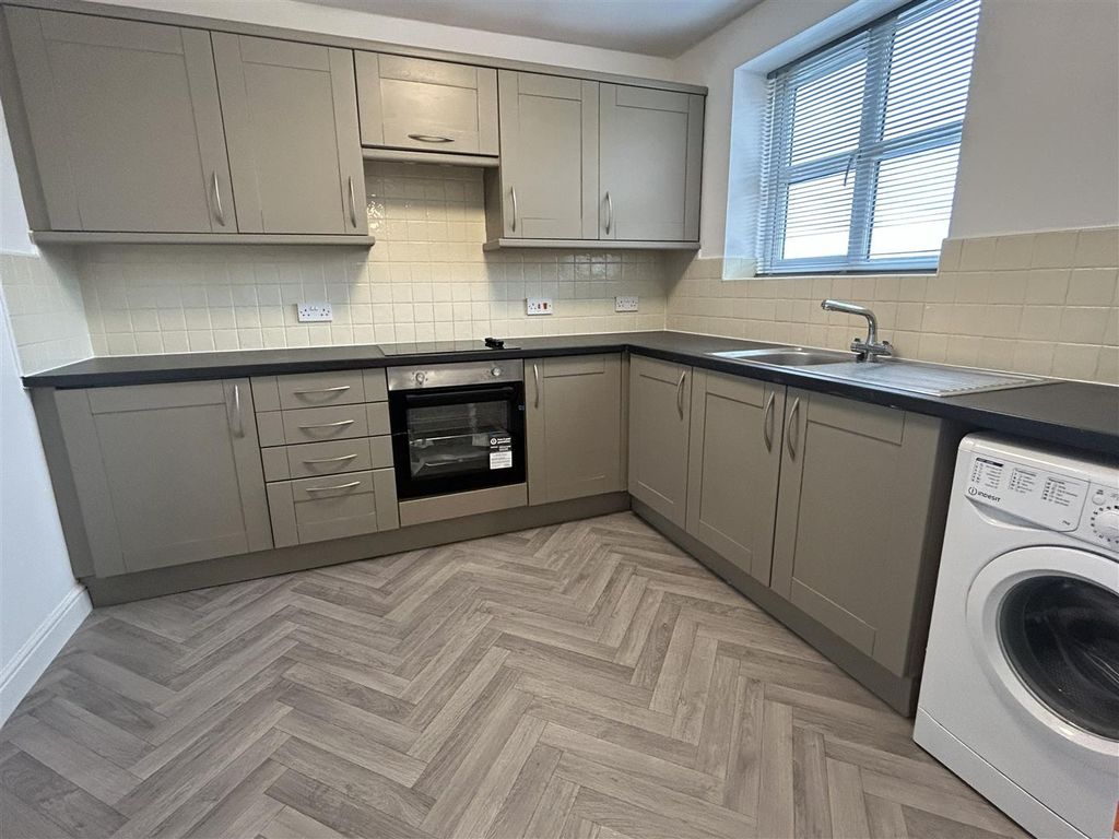 Property photo 2 of 7 Dining Kitchen
