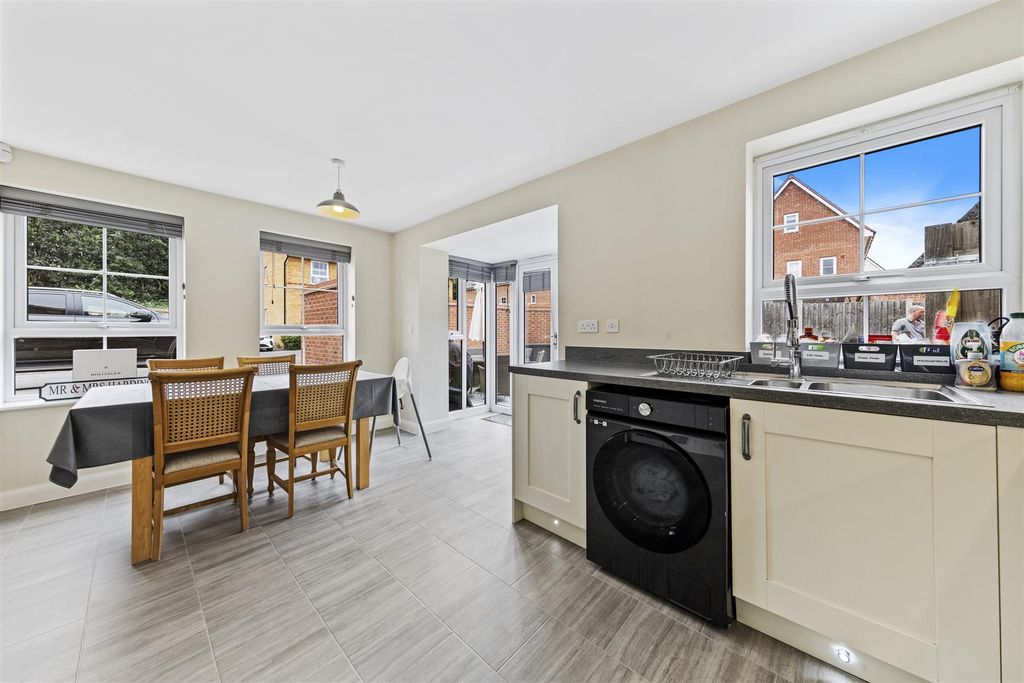 Property photo 3 of 31 16Woodpeckerwayweb20.Jpg