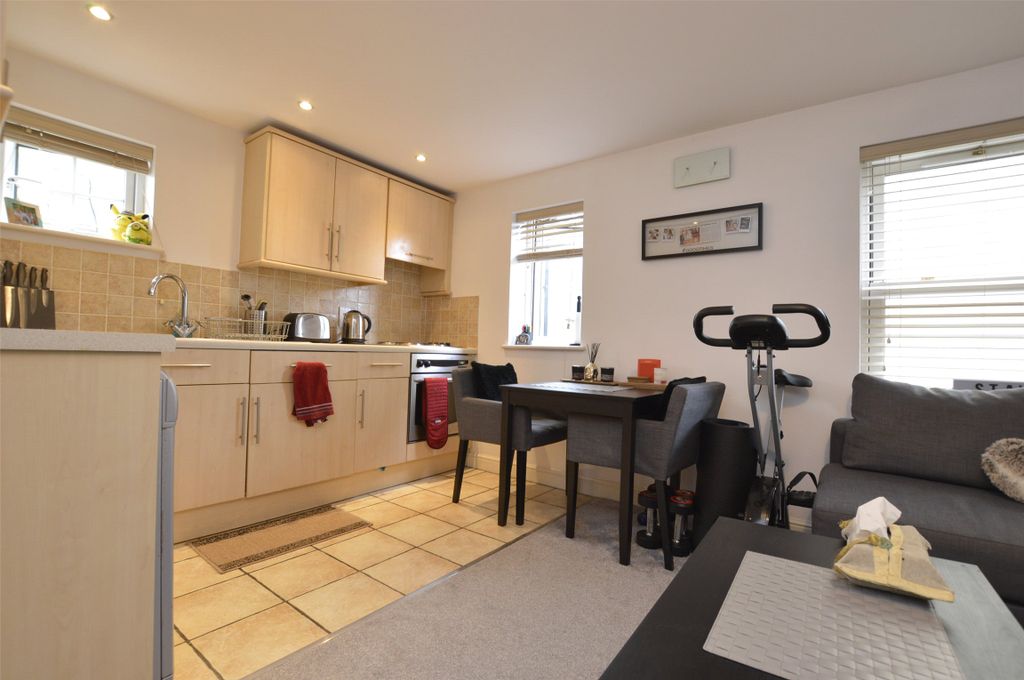 Property photo 2 of 7 Kitchen