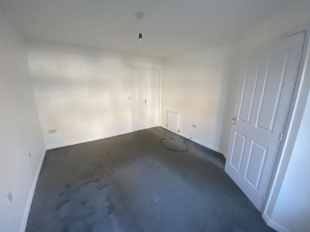 Property photo 2 of 11 Living Room