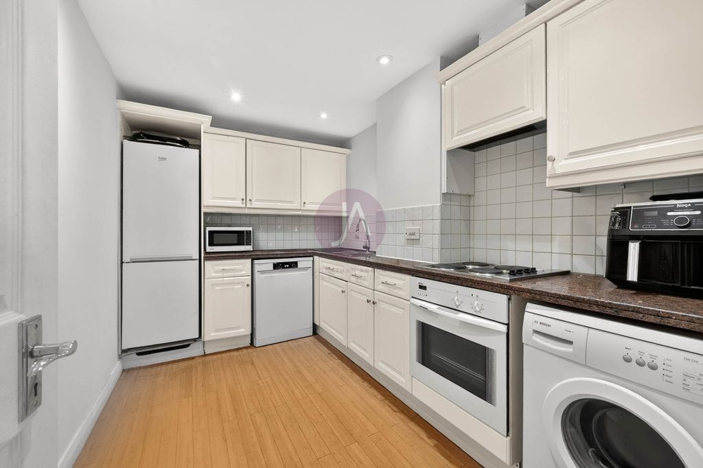 Property photo 3 of 15 Picture No. 12