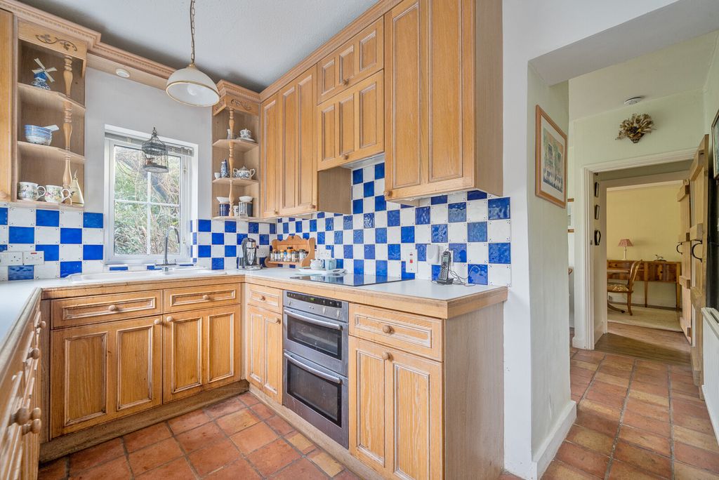 Property photo 3 of 23 1411133-11-698Df5...