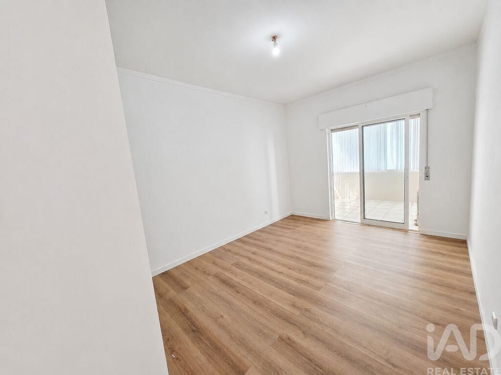 Property photo 2 of 31