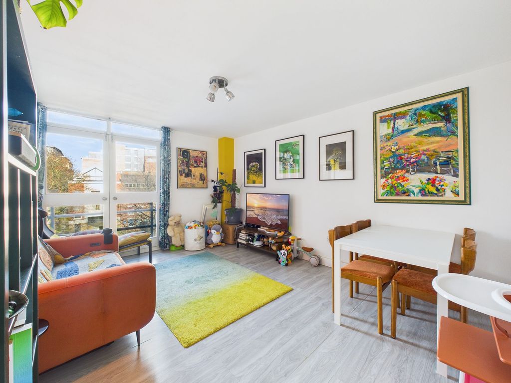 Property photo 2 of 14 Lounge