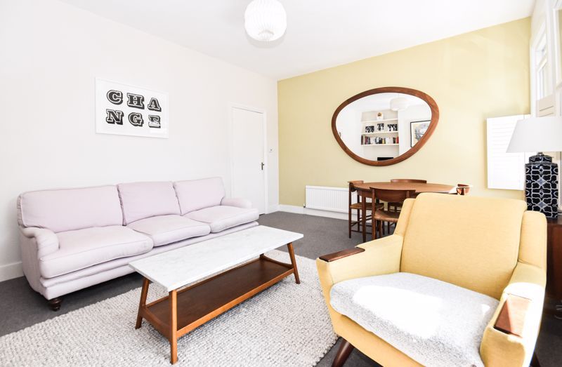 Property photo 3 of 9 Lounge