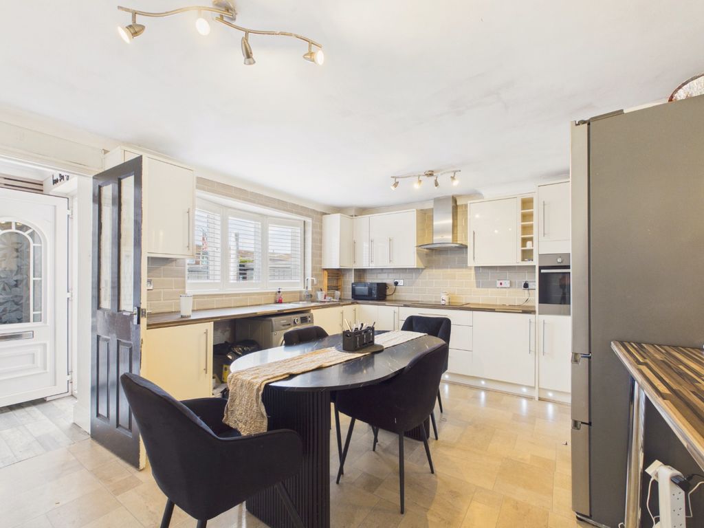 Property photo 3 of 16 5301894