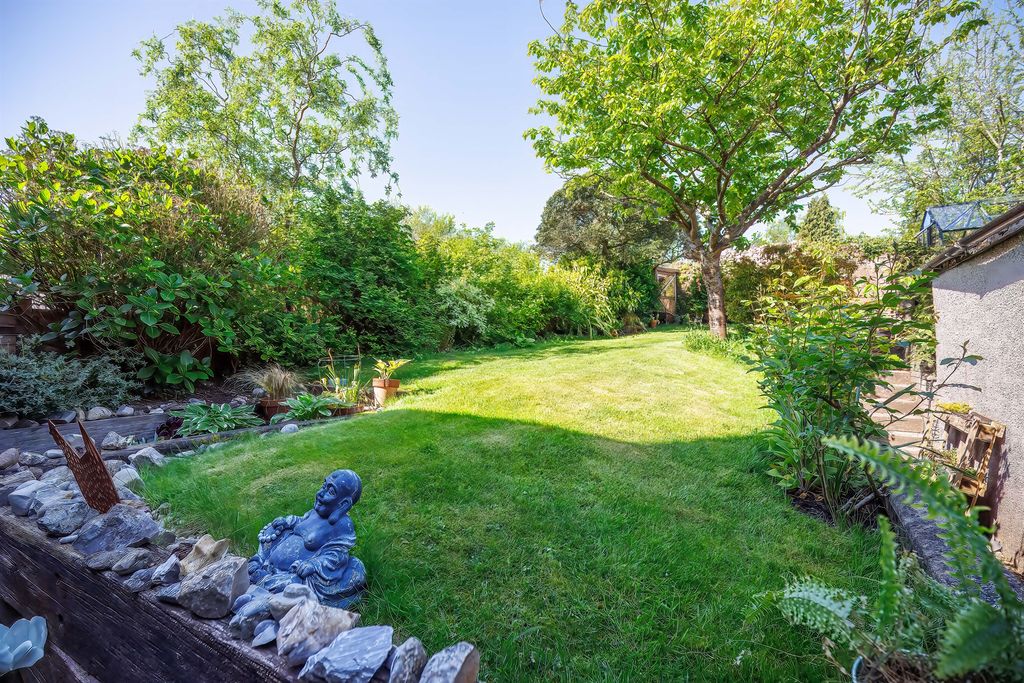 Property photo 3 of 34