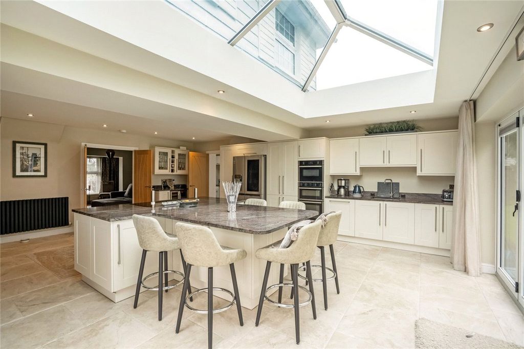 Property photo 2 of 21 Kitchen