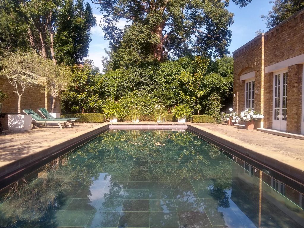 Property photo 2 of 12 Swimming Pool