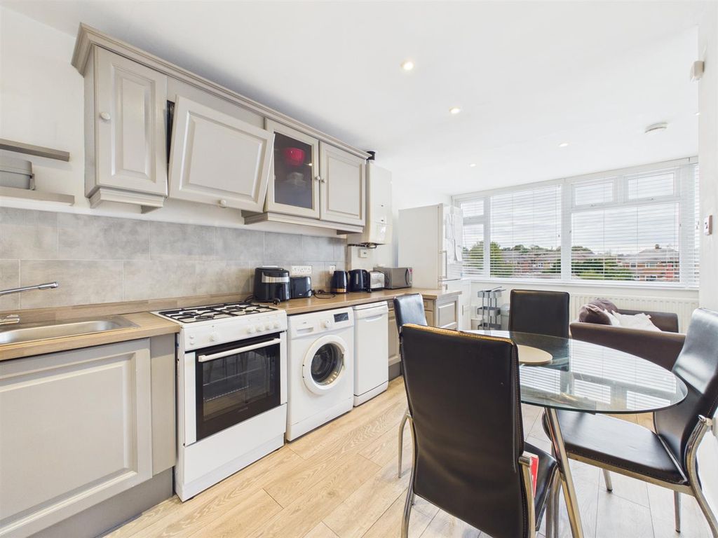 Property photo 1 of 8 Kitchen Diner