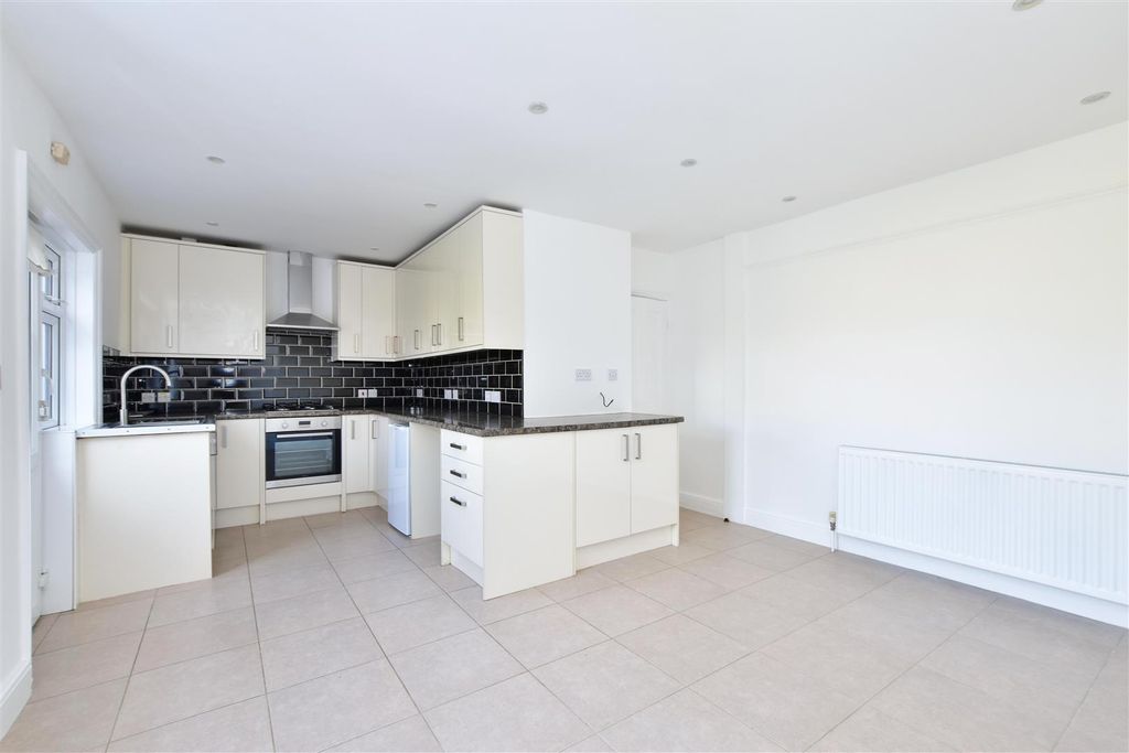 Property photo 3 of 8 Kitchen/Diner
