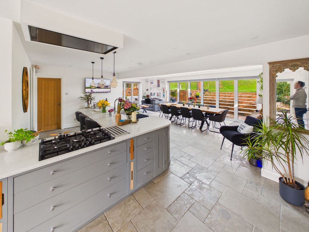 Property photo 2 of 31 Kitchen