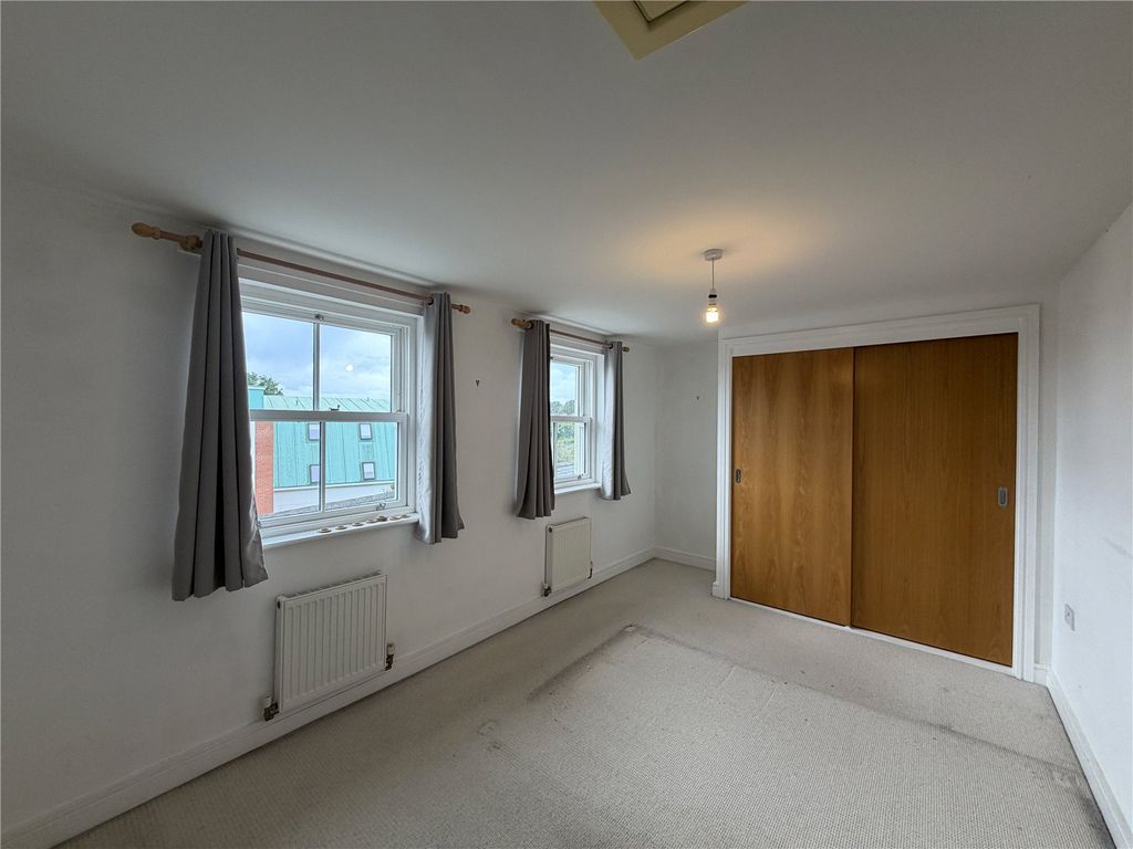 Property photo 3 of 23 Picture No. 24