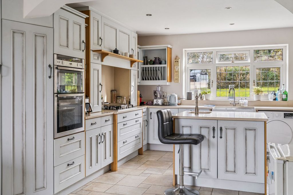 Property photo 2 of 26