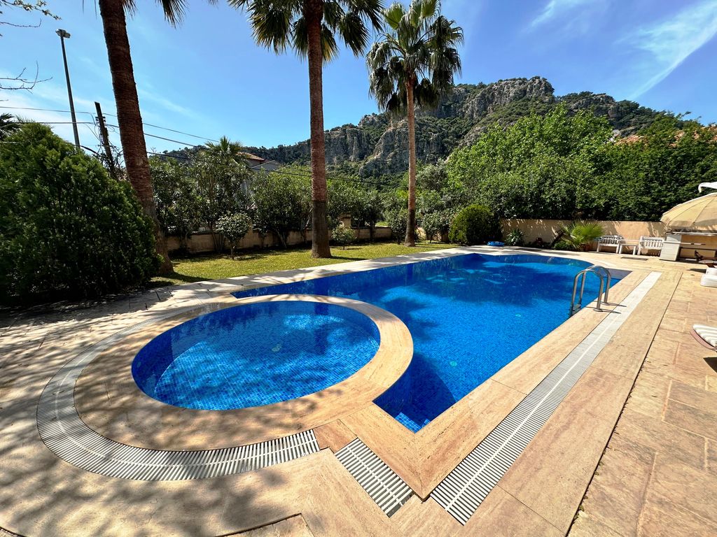 Property photo 3 of 25 Grand Private Villa With Pool And Luxury Facilities - Enticing Private Pool And Sun Terraces