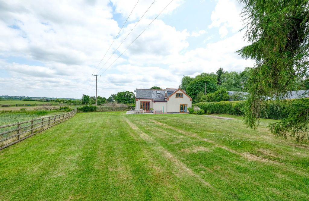 Property photo 2 of 25
