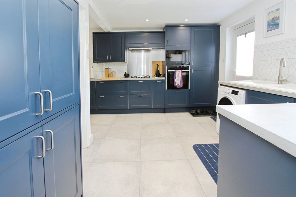 Property photo 3 of 23