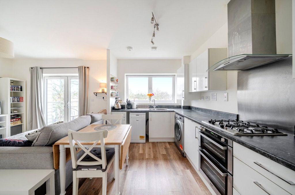Property photo 2 of 11 1401916-2-698c62d...
