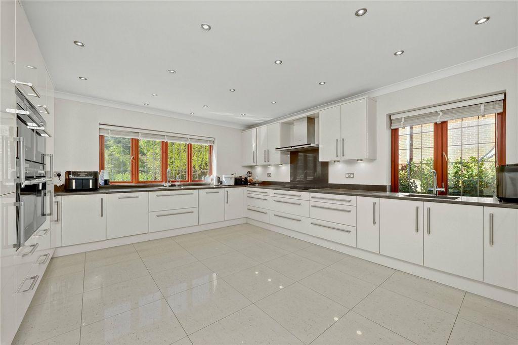 Property photo 3 of 18 Kitchen